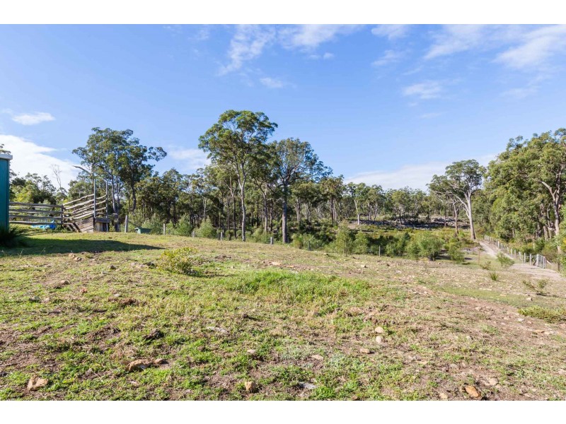 8 Pinnell Road, Crows Nest QLD 4355