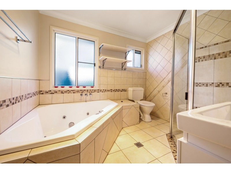 8 Pinnell Road, Crows Nest QLD 4355