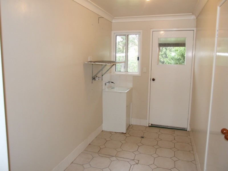 8 Pinnell Road, Crows Nest QLD 4355