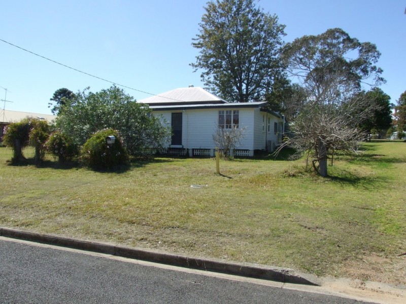 12 Dale Street, Crows Nest QLD 4355