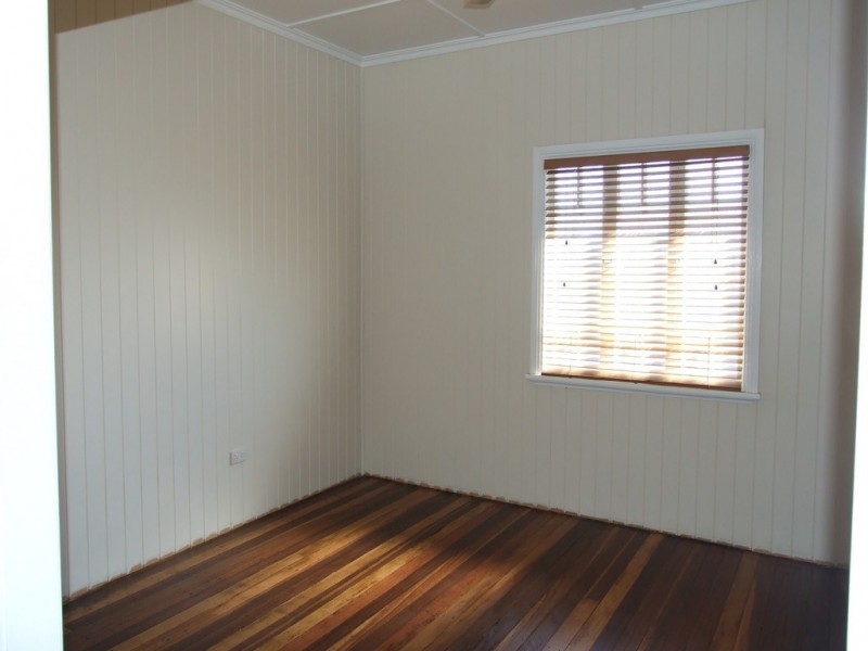 12 Dale Street, Crows Nest QLD 4355