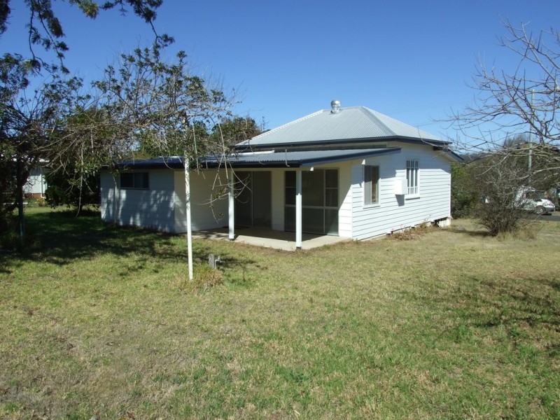 12 Dale Street, Crows Nest QLD 4355