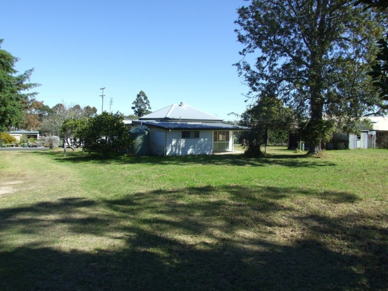 12 Dale Street, Crows Nest QLD 4355