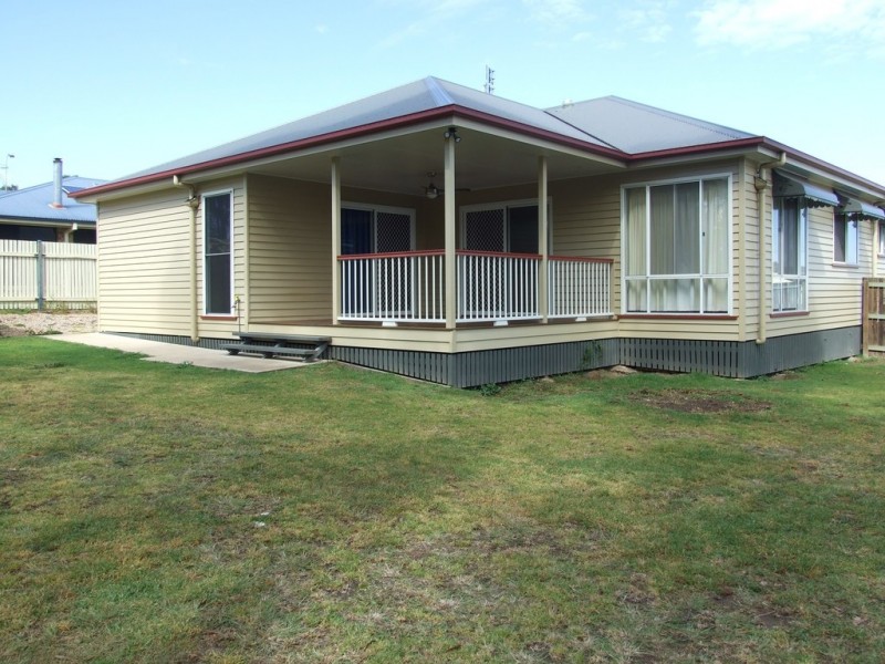 26 Samuel Avenue, Crows Nest QLD 4355