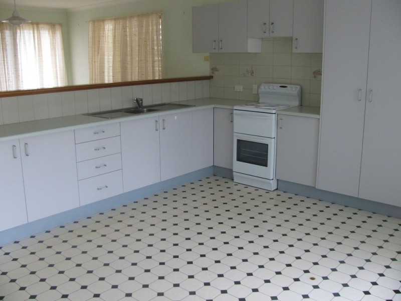 63 Albert Street West, Crows Nest QLD 4355