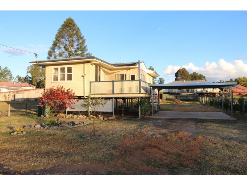 7 Eames Street, Crows Nest QLD 4355