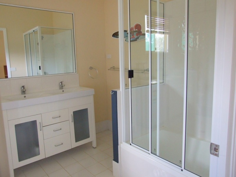 7 Eames Street, Crows Nest QLD 4355