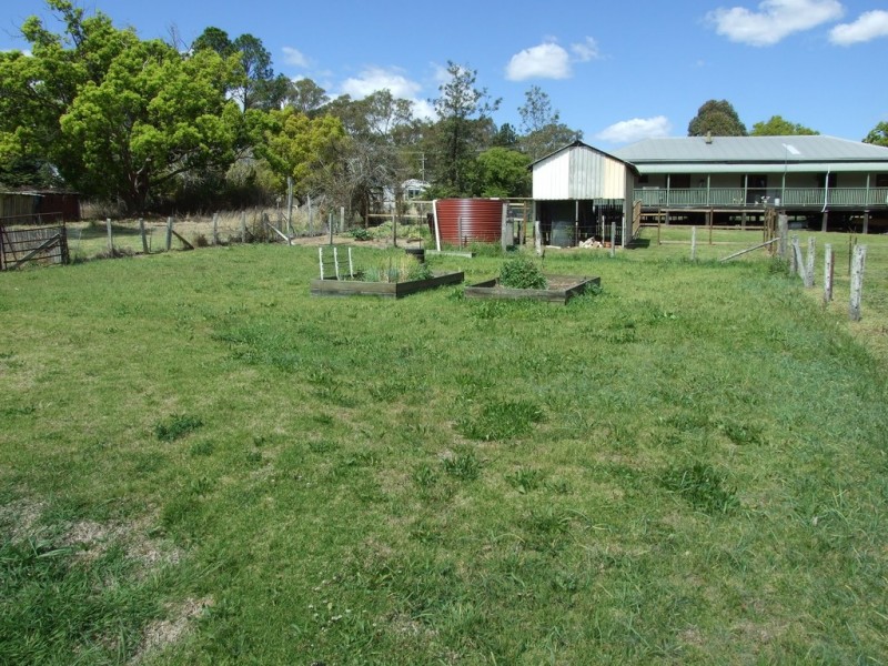 7 Eames Street, Crows Nest QLD 4355