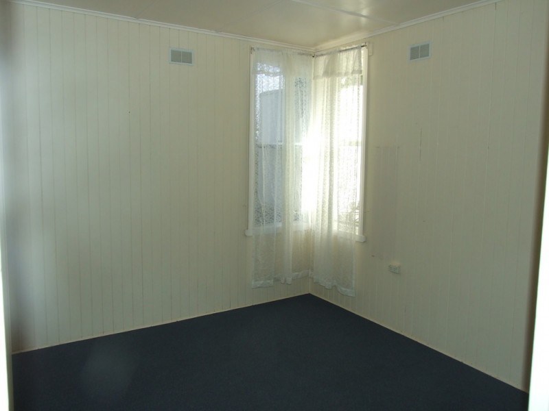 32 South Street, Crows Nest QLD 4355