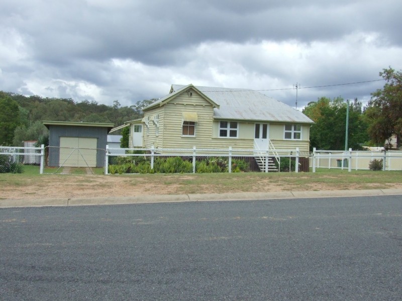 16 Esk Street, Crows Nest QLD 4355