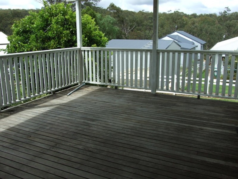16 Esk Street, Crows Nest QLD 4355