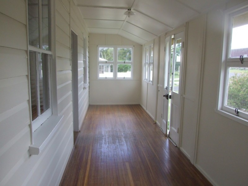 16 Esk Street, Crows Nest QLD 4355