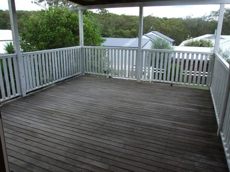 16 Esk Street, Crows Nest QLD 4355