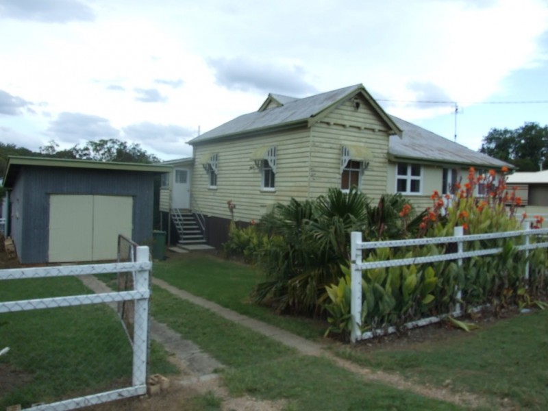 16 Esk Street, Crows Nest QLD 4355