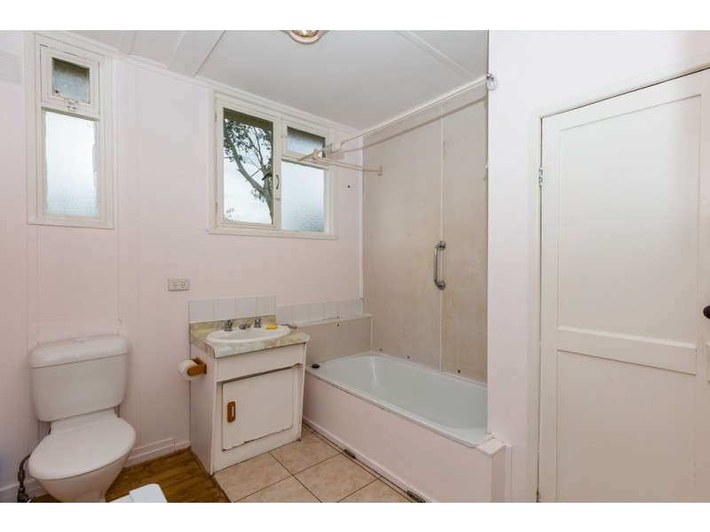 26a South Street, Crows Nest QLD 4355