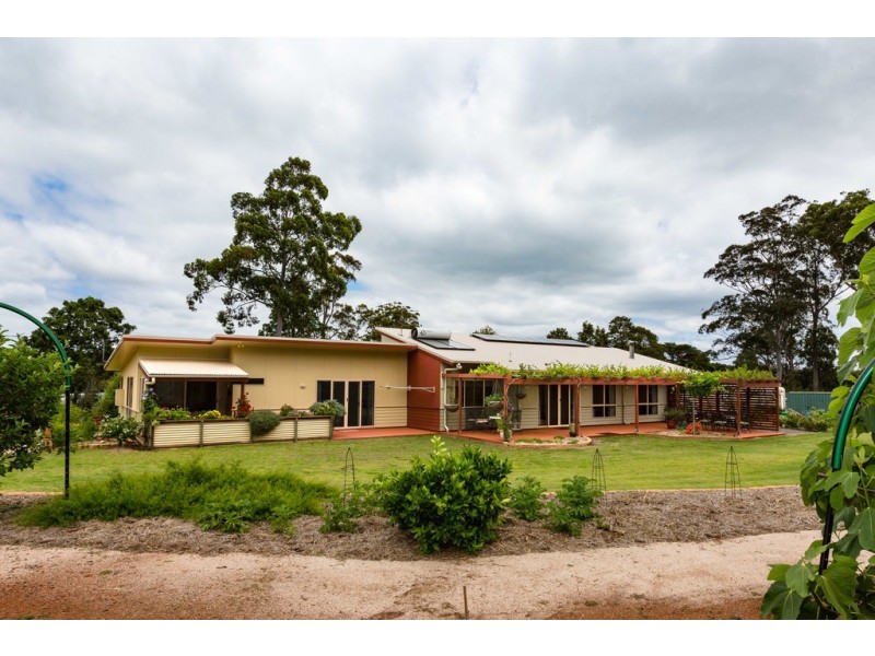 18 William Street, Pechey QLD 4352