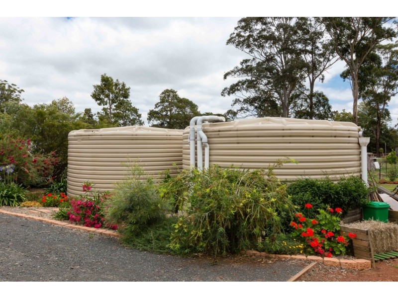 18 William Street, Pechey QLD 4352