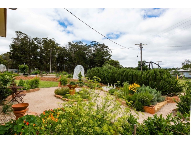 18 William Street, Pechey QLD 4352