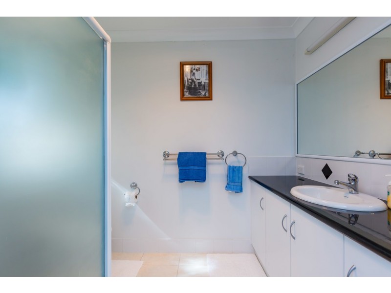 8 Samuel Avenue, Crows Nest QLD 4355