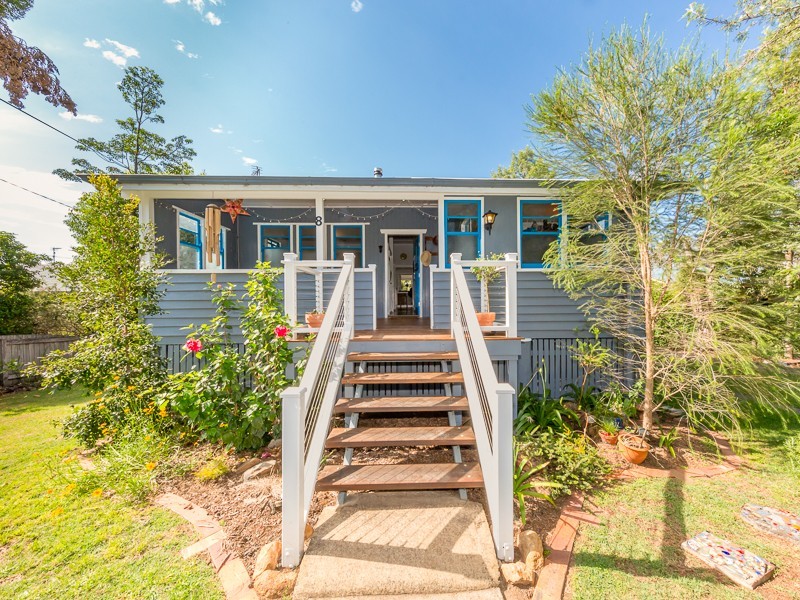 8 Albert Street, Crows Nest QLD 4355
