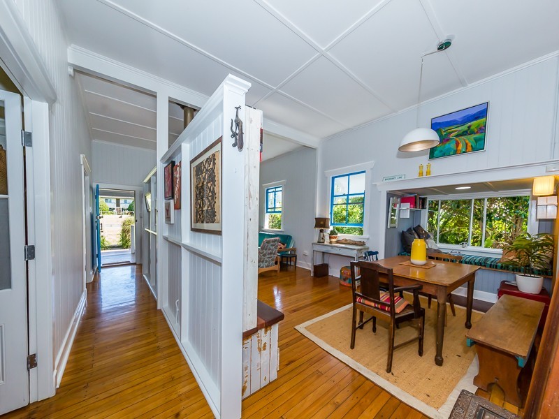 8 Albert Street, Crows Nest QLD 4355