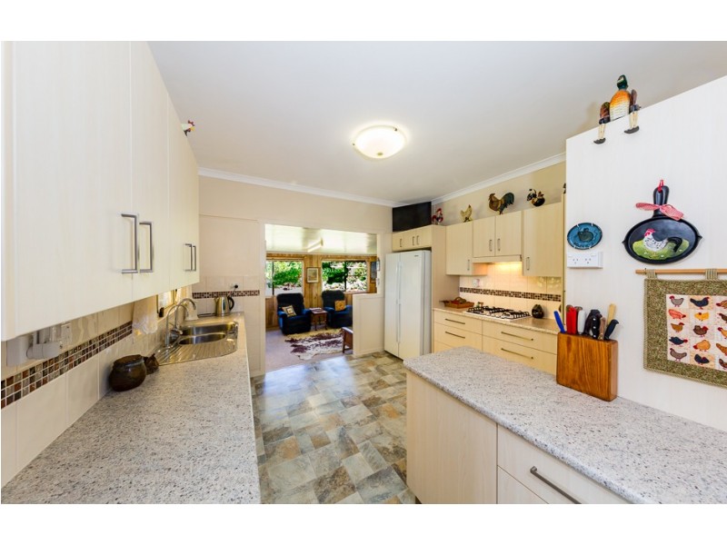 13 Gleeson Street, Crows Nest QLD 4355