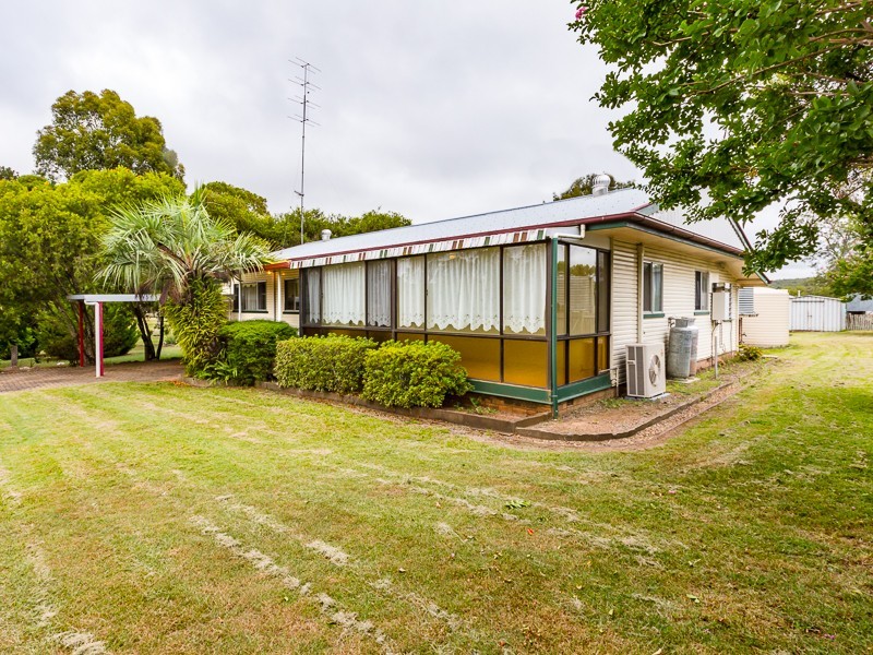 54 Charles Street, Crows Nest QLD 4355