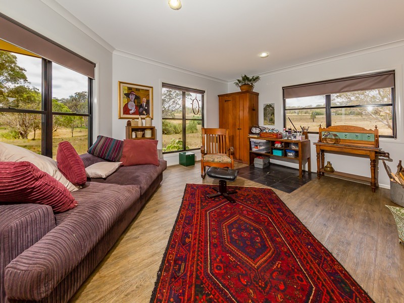 735 Merritts Creek Road, Hampton QLD 4352