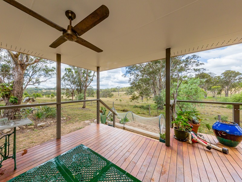 735 Merritts Creek Road, Hampton QLD 4352