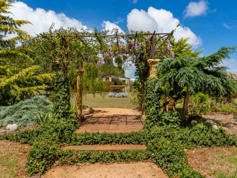 19 Bowtell Drive, Highfields QLD 4352