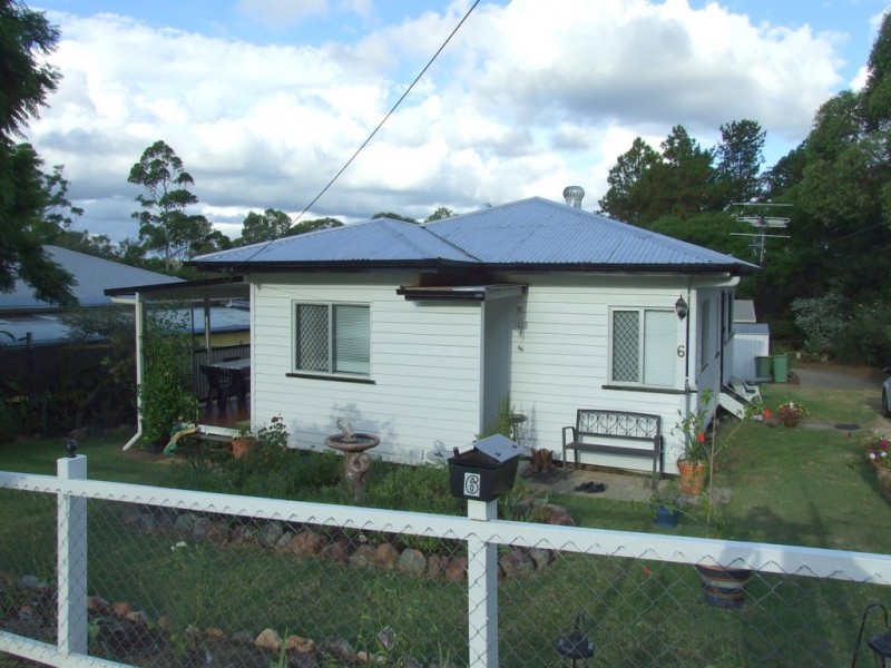 6 Andrews Road, Crows Nest QLD 4355