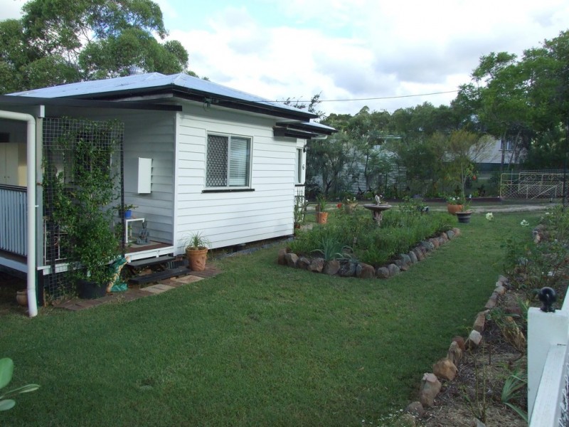 6 Andrews Road, Crows Nest QLD 4355
