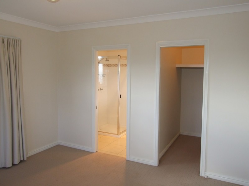 26 Samuel Avenue, Crows Nest QLD 4355