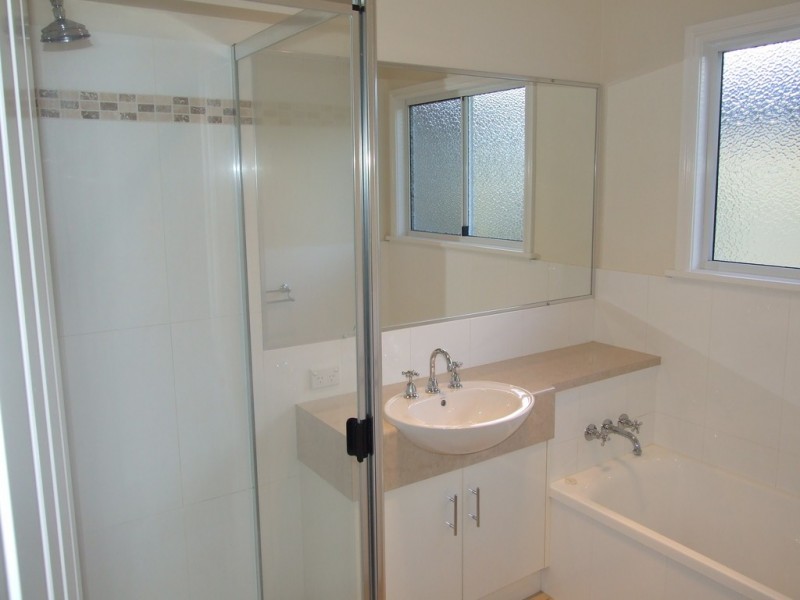 26 Samuel Avenue, Crows Nest QLD 4355