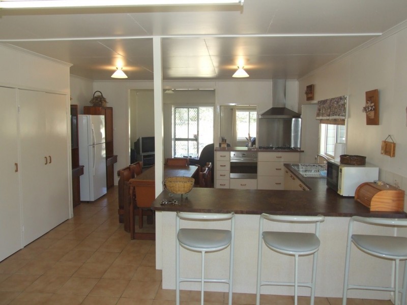 6009 New England Highway, Crows Nest QLD 4355