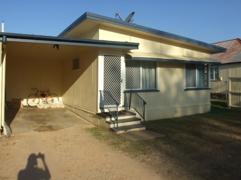 34 Campbell Street, Oakey QLD 4401