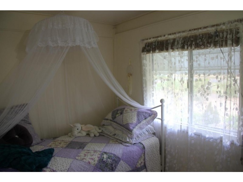 34 South Street, Crows Nest QLD 4355