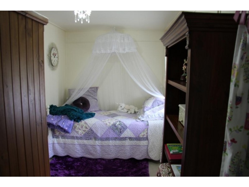 34 South Street, Crows Nest QLD 4355