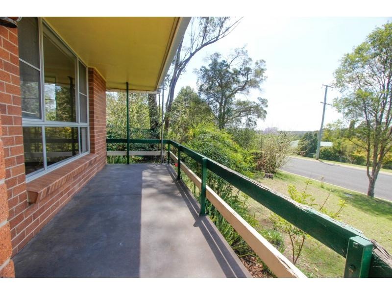 32 Railway Terrace, Crows Nest QLD 4355