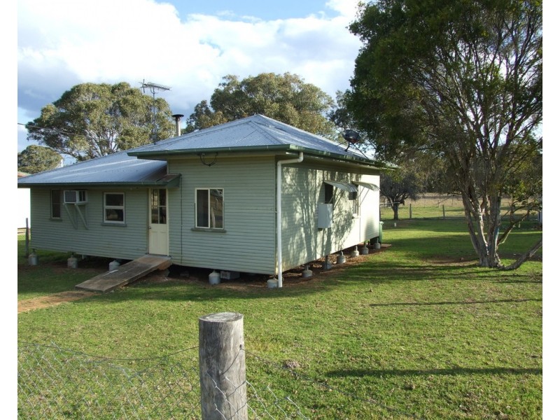 15 Devoncourt Road, Crows Nest QLD 4355