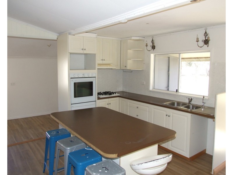15 Devoncourt Road, Crows Nest QLD 4355
