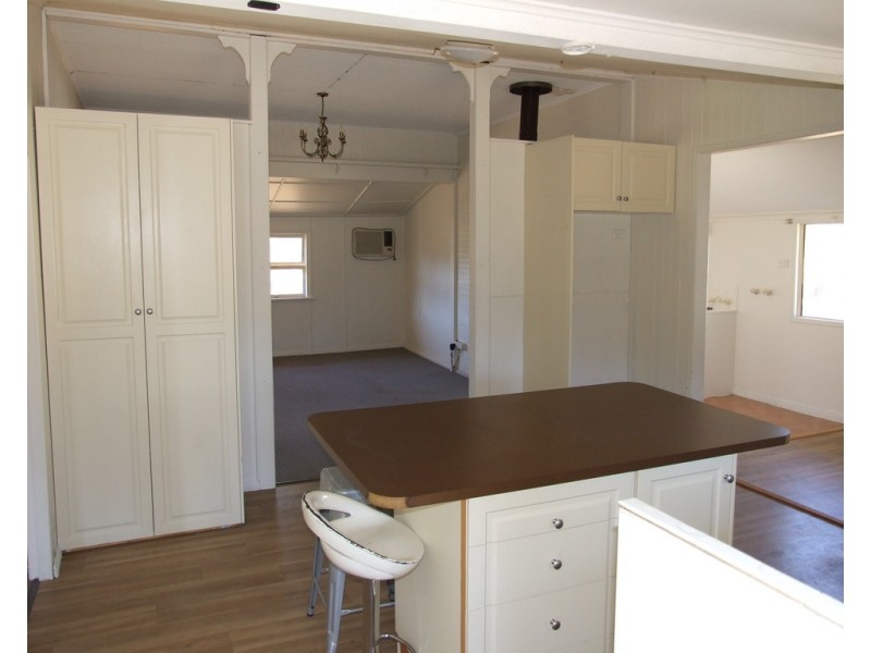 15 Devoncourt Road, Crows Nest QLD 4355