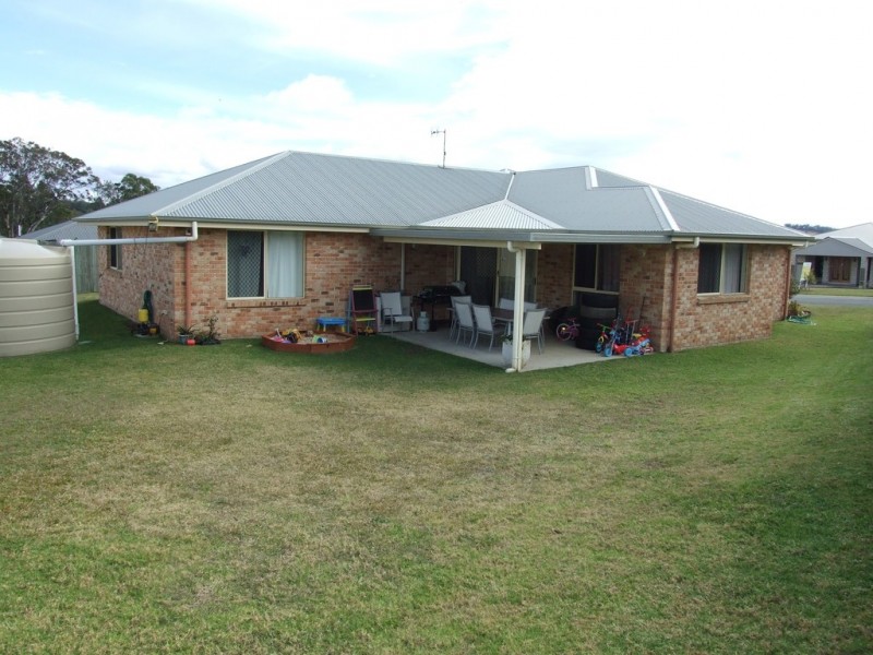 17 Vicky Avenue, Crows Nest QLD 4355