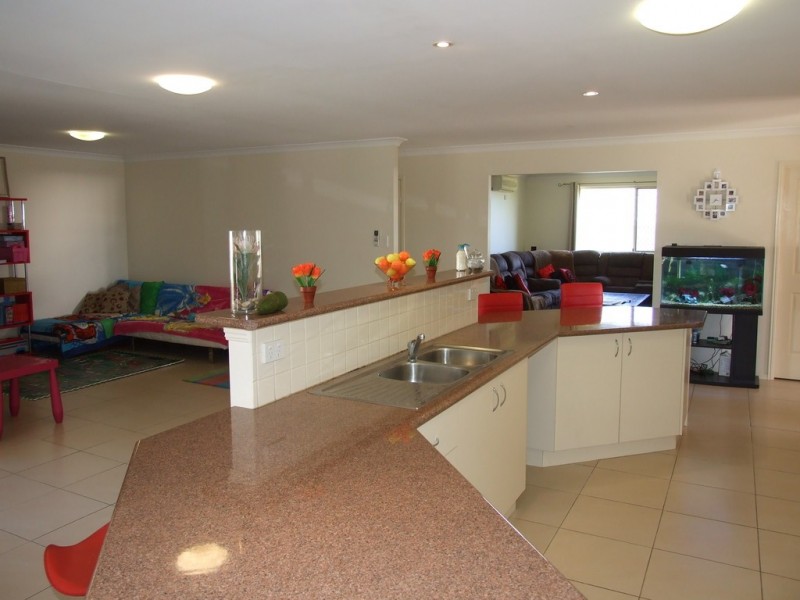 17 Vicky Avenue, Crows Nest QLD 4355