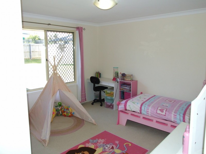 17 Vicky Avenue, Crows Nest QLD 4355