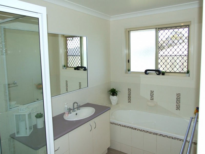 17 Vicky Avenue, Crows Nest QLD 4355