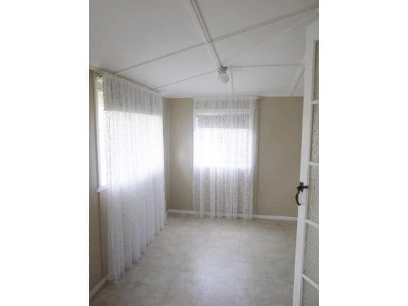 18 John Street, Crows Nest QLD 4355