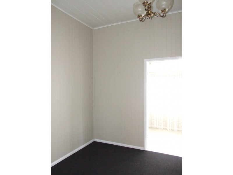 18 John Street, Crows Nest QLD 4355