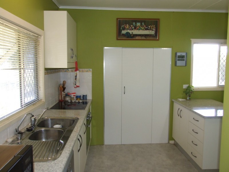 18 John Street, Crows Nest QLD 4355