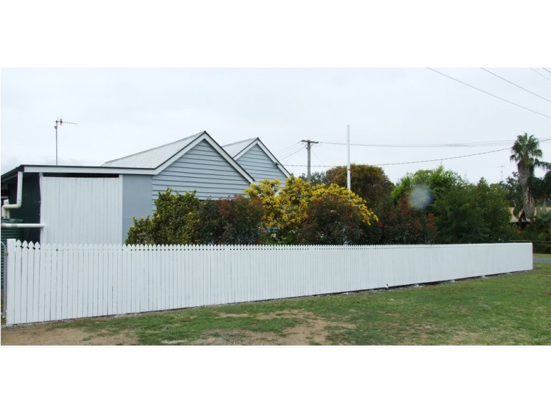 18 John Street, Crows Nest QLD 4355
